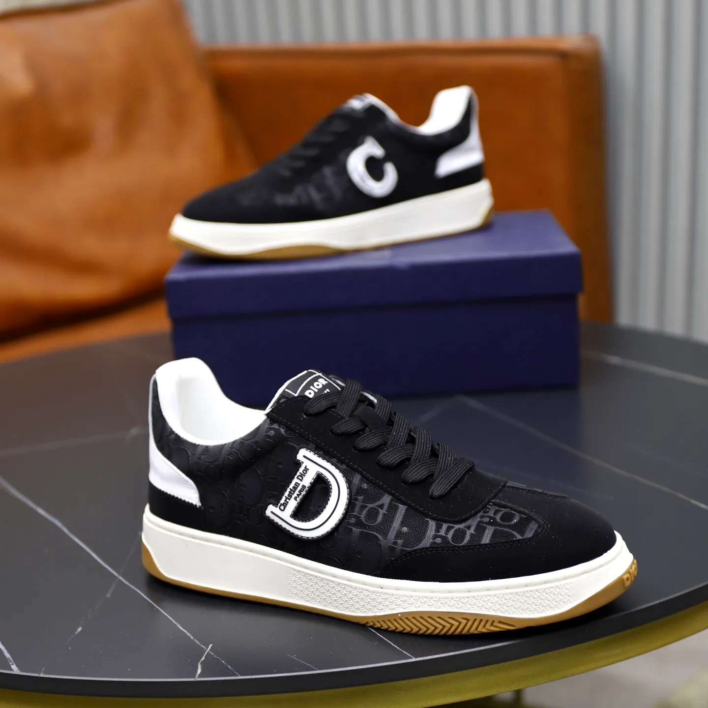 Ex-factory price: 400💰🙅‍♂️🙅‍♂️🙅‍♂️ Brand: Dior DIOR Standard code: 38-44 (45 customized) Grade: Same as the official website Material: Original cowhide material spliced with brand cloth Comfortable and breathable lining Lightweight and wear-resistant sports outsole Style category: Men's fashion casual shoes Running sports shoes Distinguished luxury brand elements Top luxury color: actual picture color